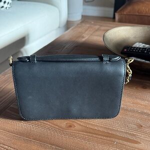 Quince Black Leather Chainstrap Women's Crossbody Bag